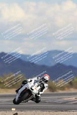 media/Nov-16-2025-Race Pace (Sun) [[8c5fa54630]]/Non Verified Riders (1st 20 Minutes)/5-Turn 15 (110pm)/